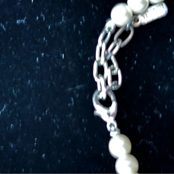 Pearl and crystal necklace & earring set - Picture 6 of 6